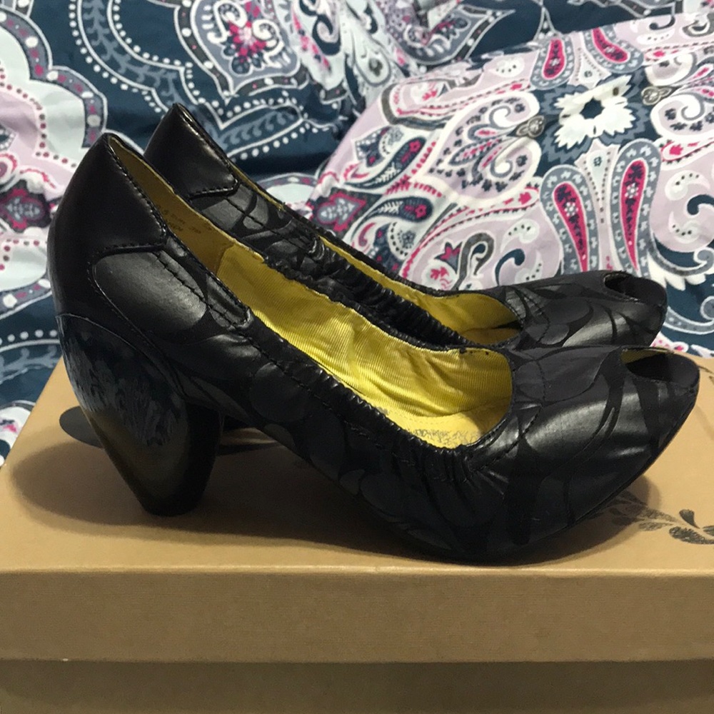 Jump Bacardi Pee Toe Pump